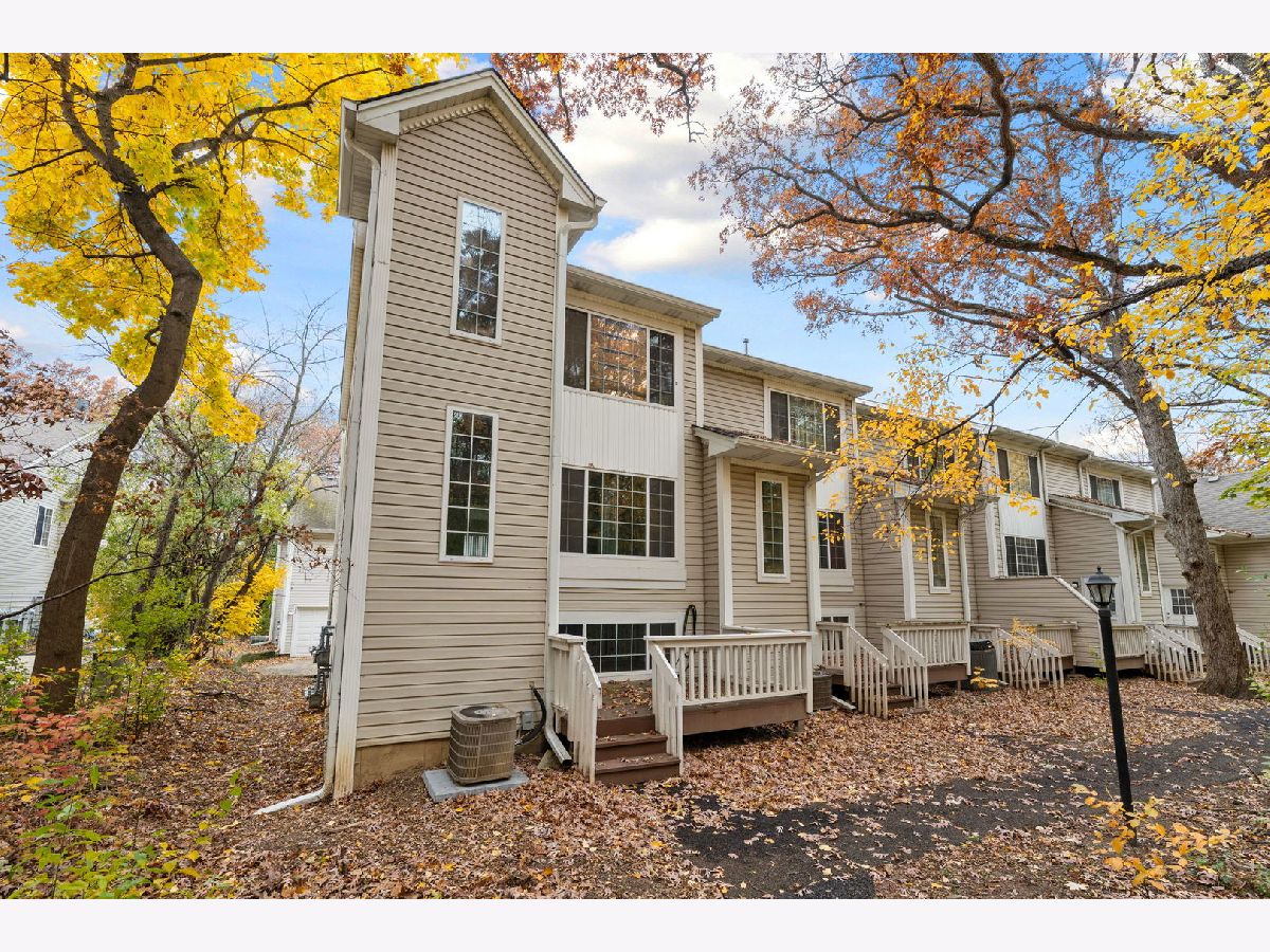  Rented Round Lake Illinois, 321 Whispering Oaks