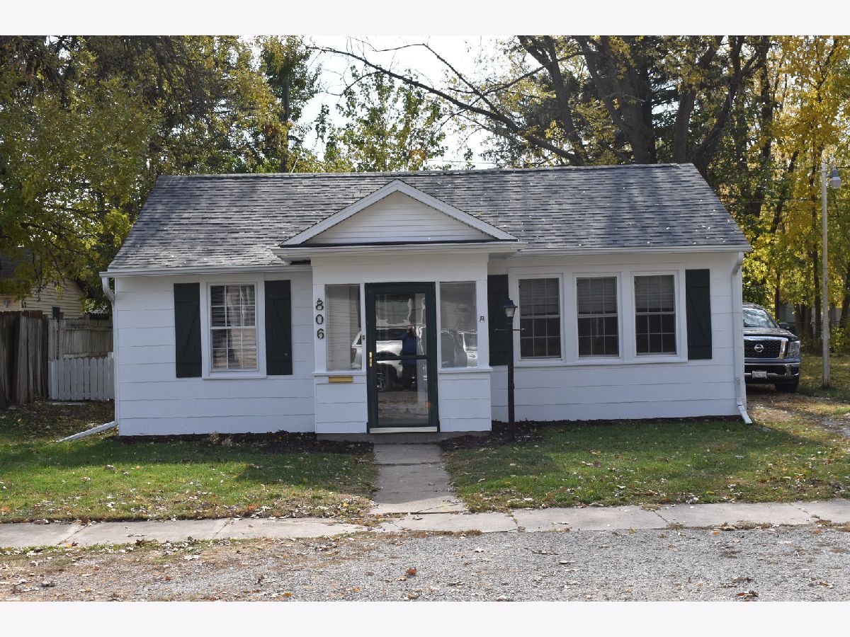  For Sale Pontiac Illinois, 806 Washington Street