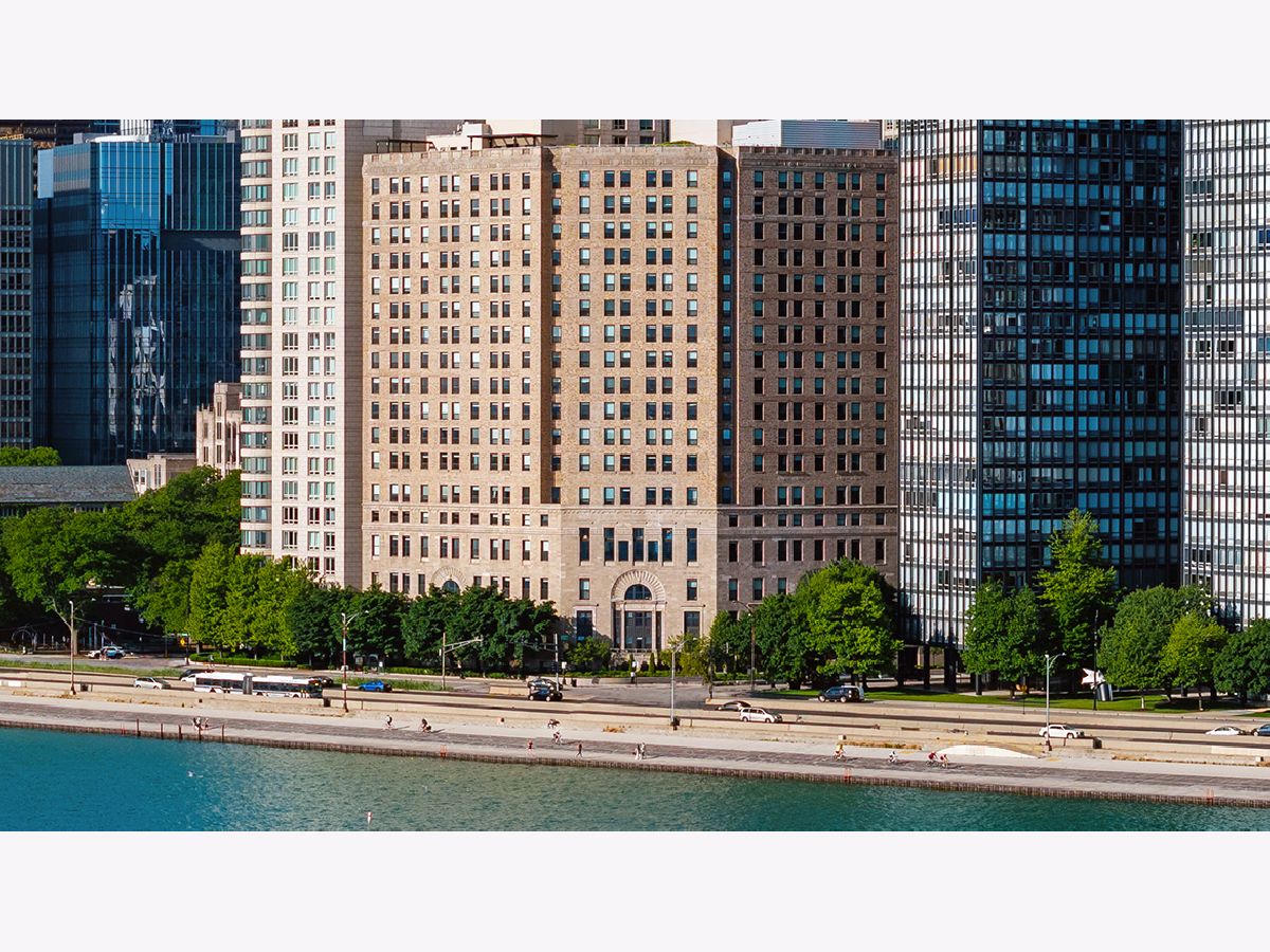  For Sale Chicago Illinois, 850 Lake Shore Drive