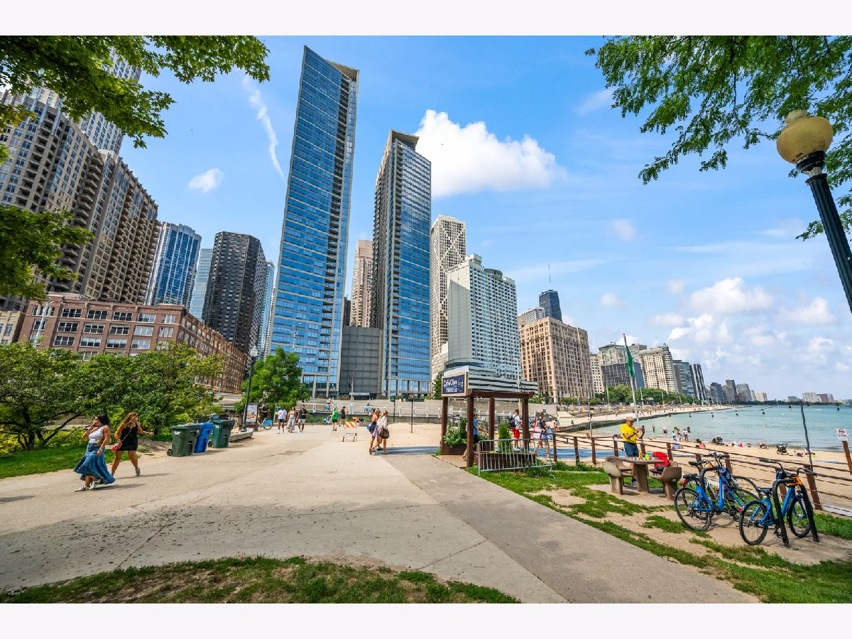  For Sale Chicago Illinois, 600 Lake Shore Drive