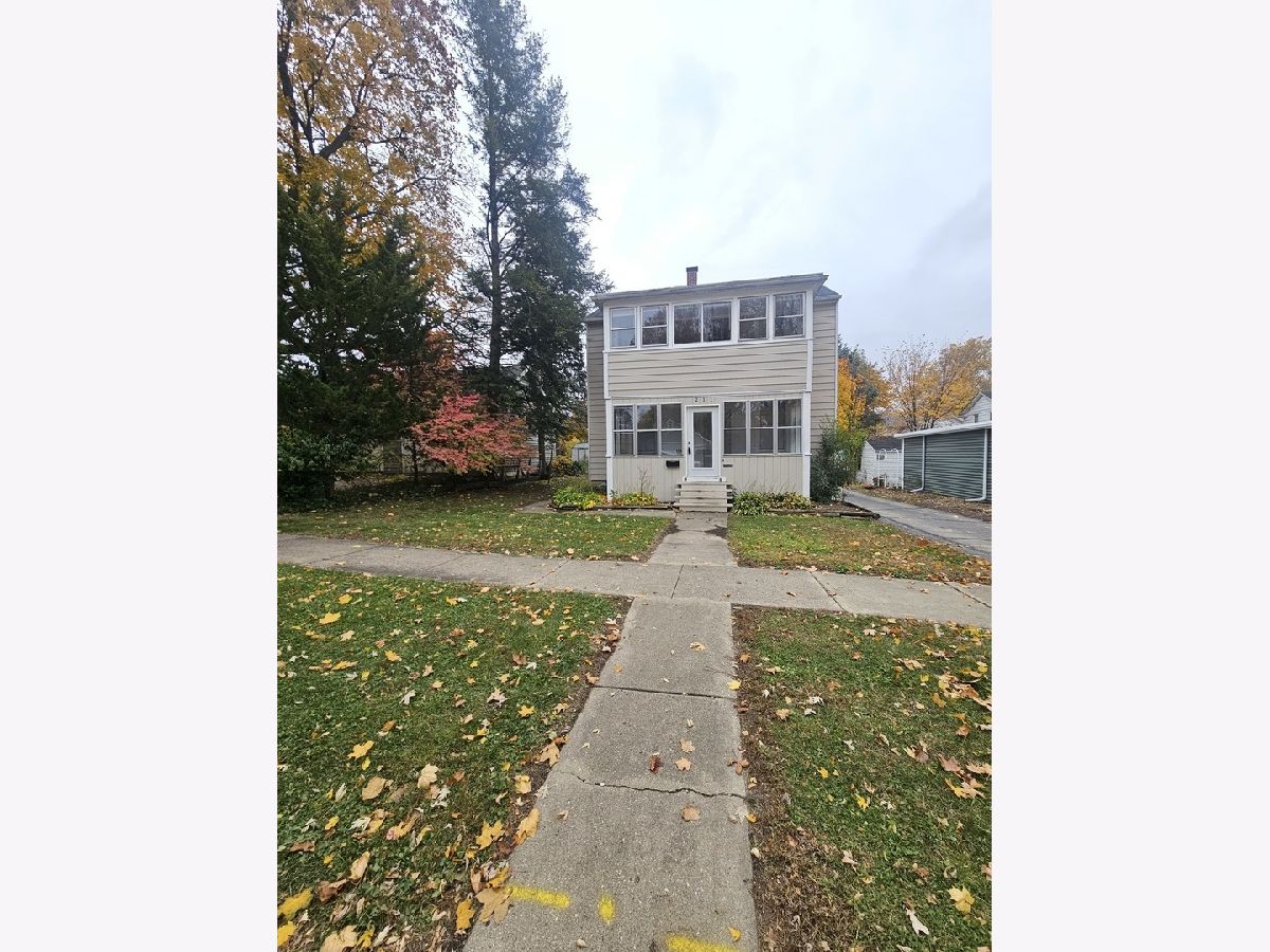  For Rent West Dundee Illinois, 211 Edwards