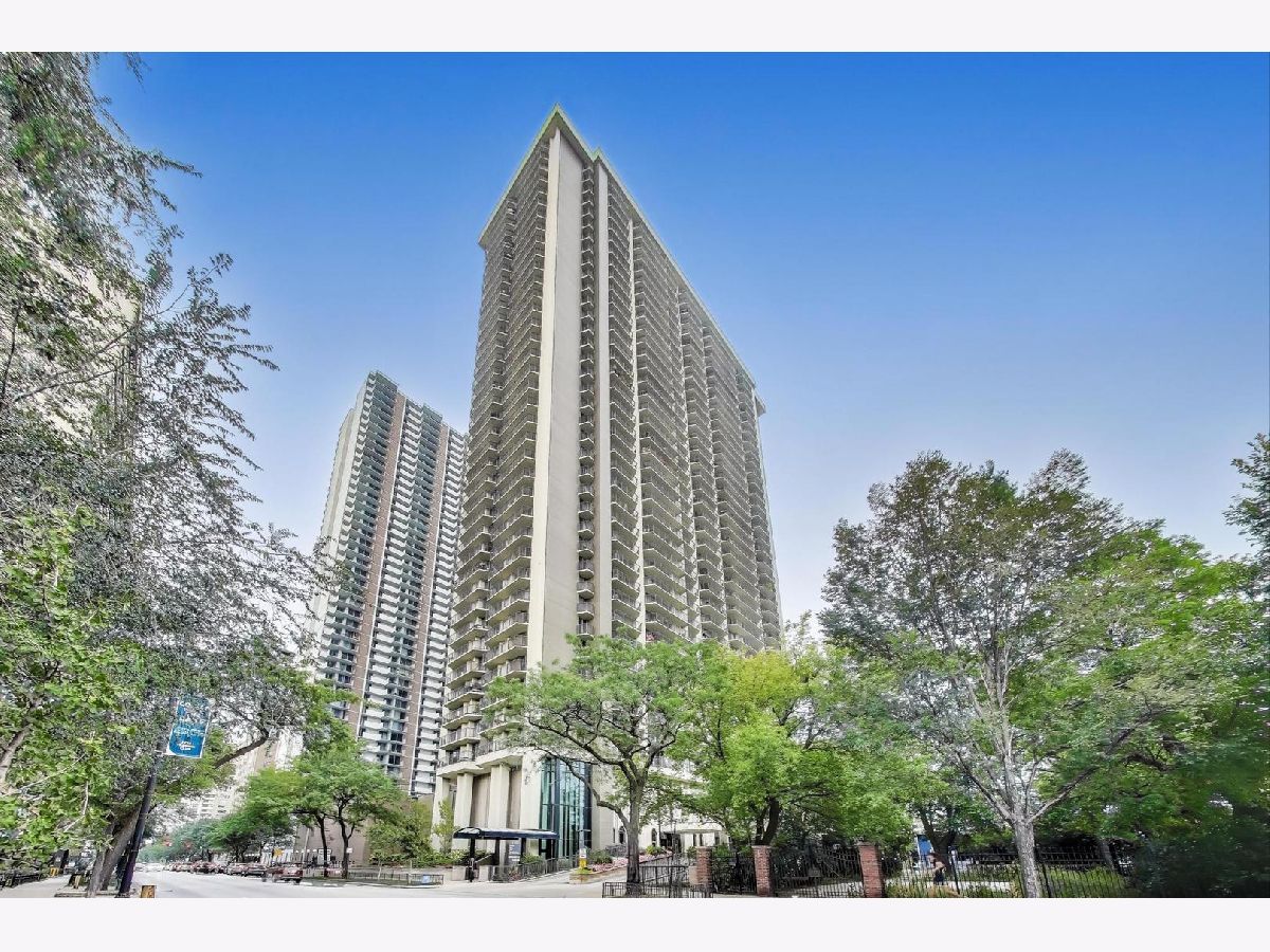  For Sale Chicago Illinois, 6007 Sheridan Road