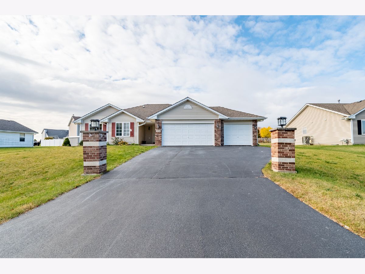  For Sale Davis Junction Illinois, 726 Golden Prairie Drive