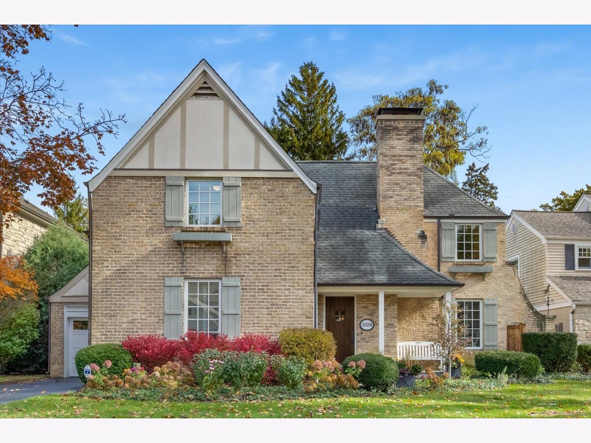 Homes & Condominiums For Sale Indian Hill Estates Wilmette Illinois, 1024 Pontiac Road