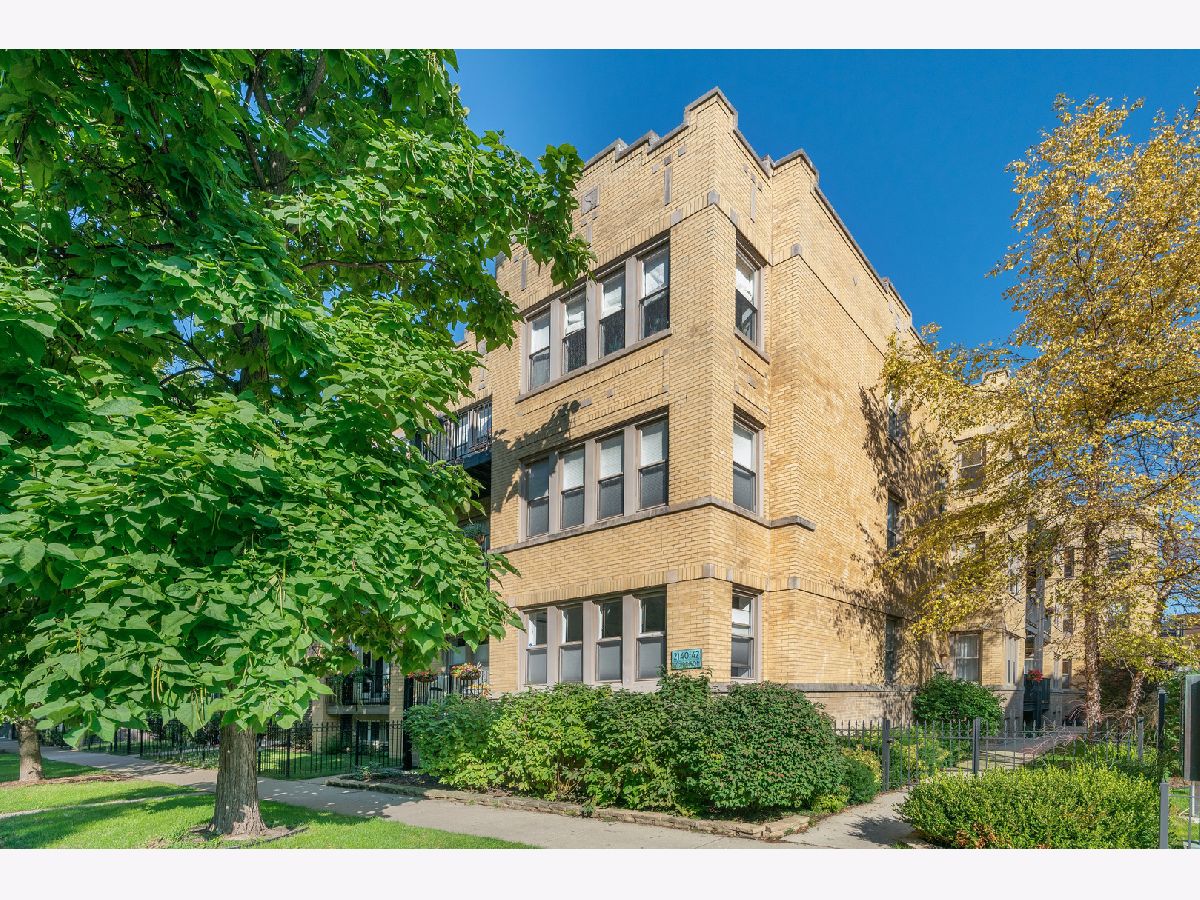  Rented Chicago Illinois, 2142 Addison