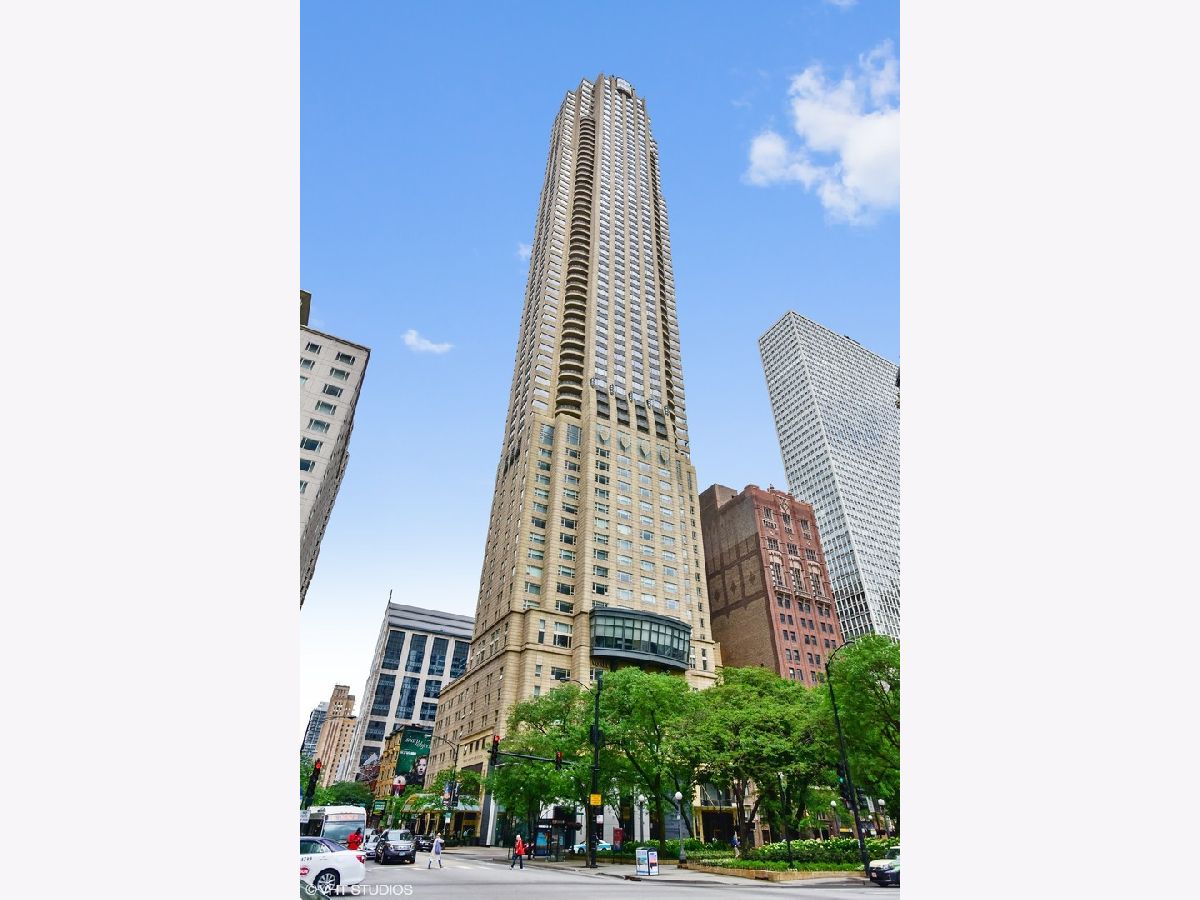 Condominiums For Sale Park Tower Chicago Illinois, 800 Michigan Avenue