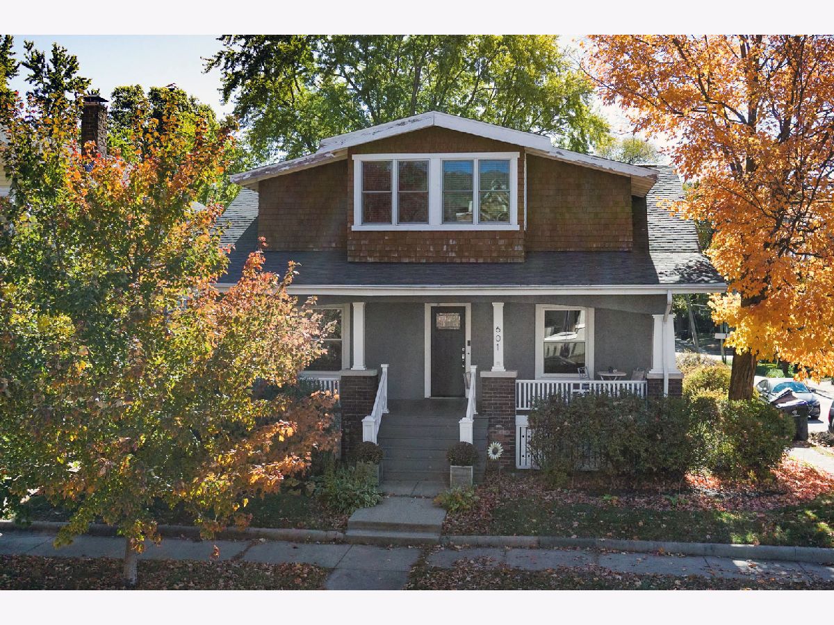 Homes & Condos & Townhomes For Sale Dimmitts Grove Bloomington Illinois, 601 Grove Street