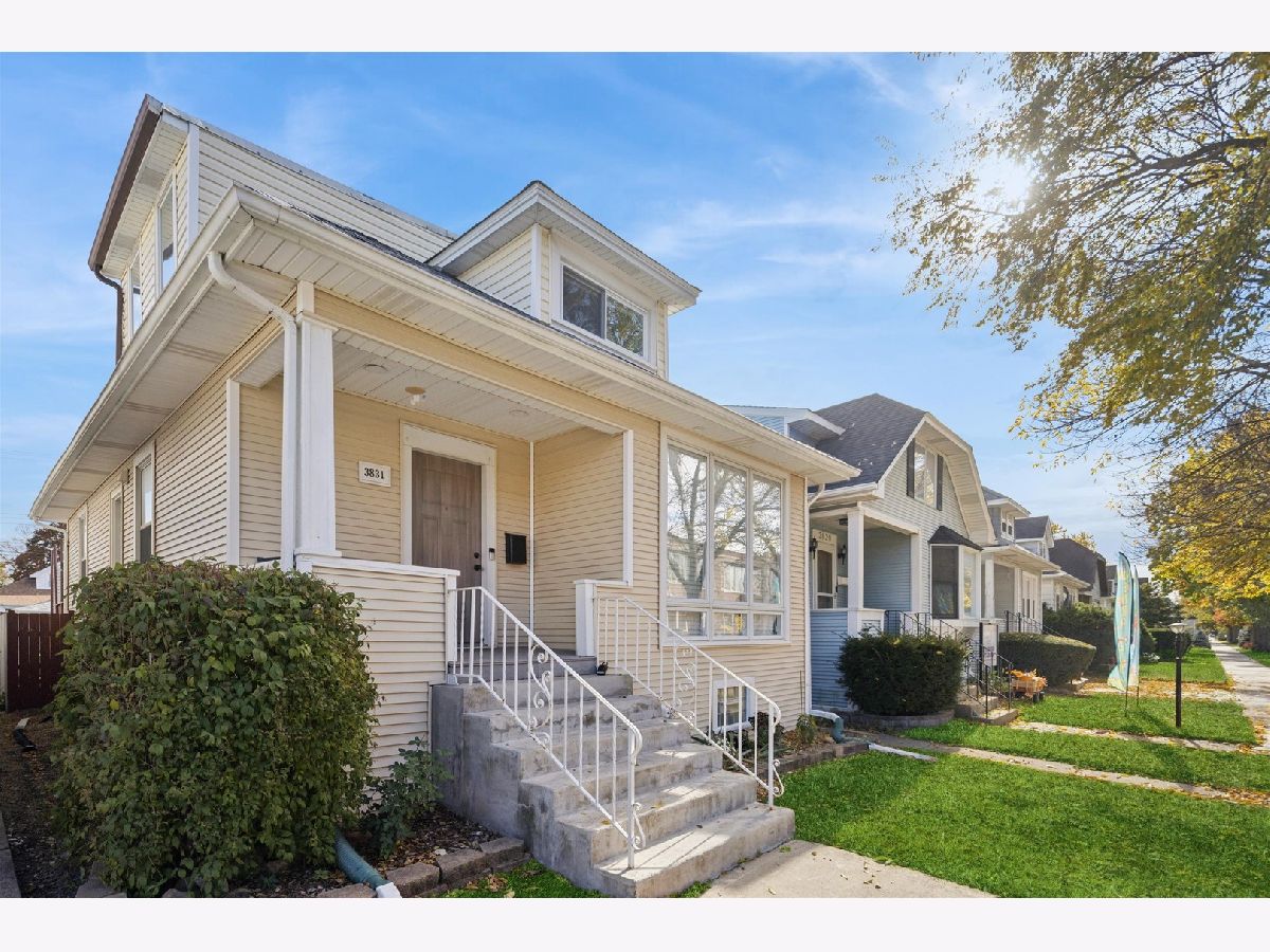  Rented Chicago Illinois, 3831 New England