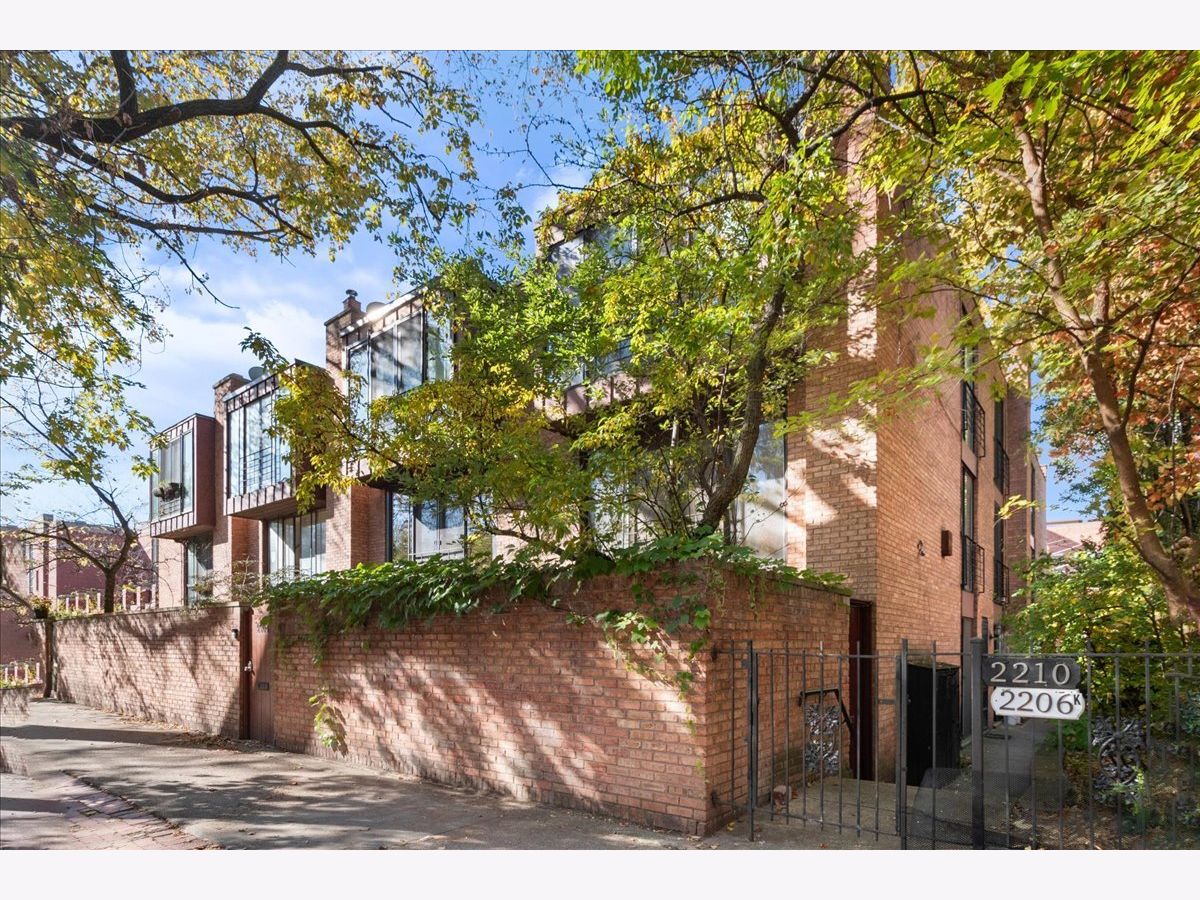  For Sale Chicago Illinois, 2208 Burling Street