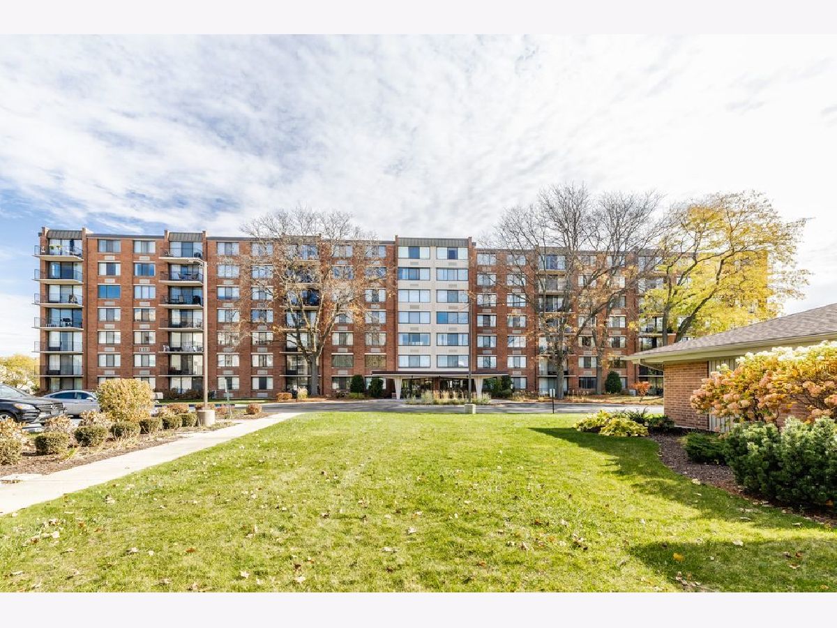 Condominiums For Sale St Regis Lombard Illinois, 2000 Saint Regis Drive