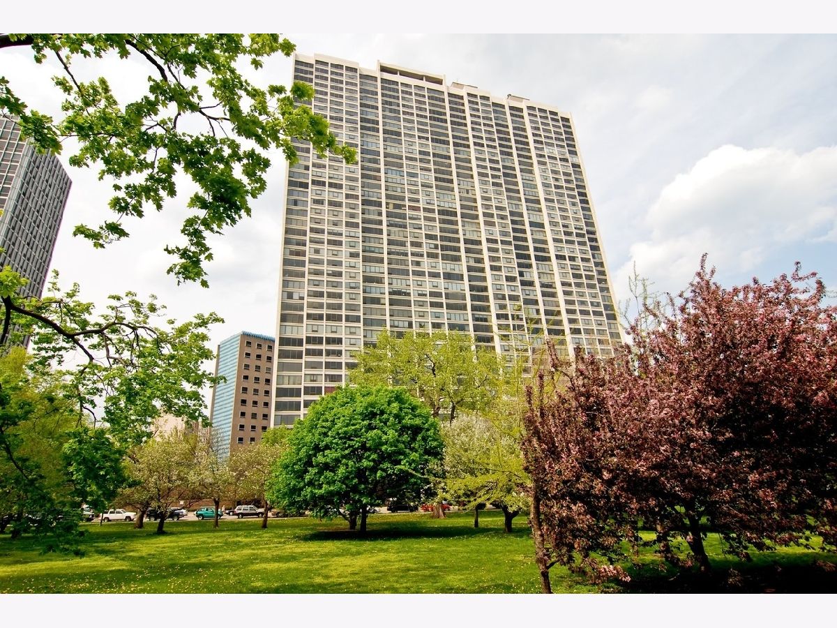  For Sale Chicago Illinois, 2800 Lake Shore Drive