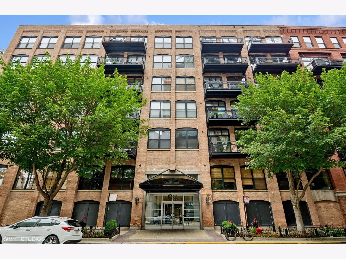 Condominiums For Sale River North Commons Chicago Illinois, 520 Huron Street