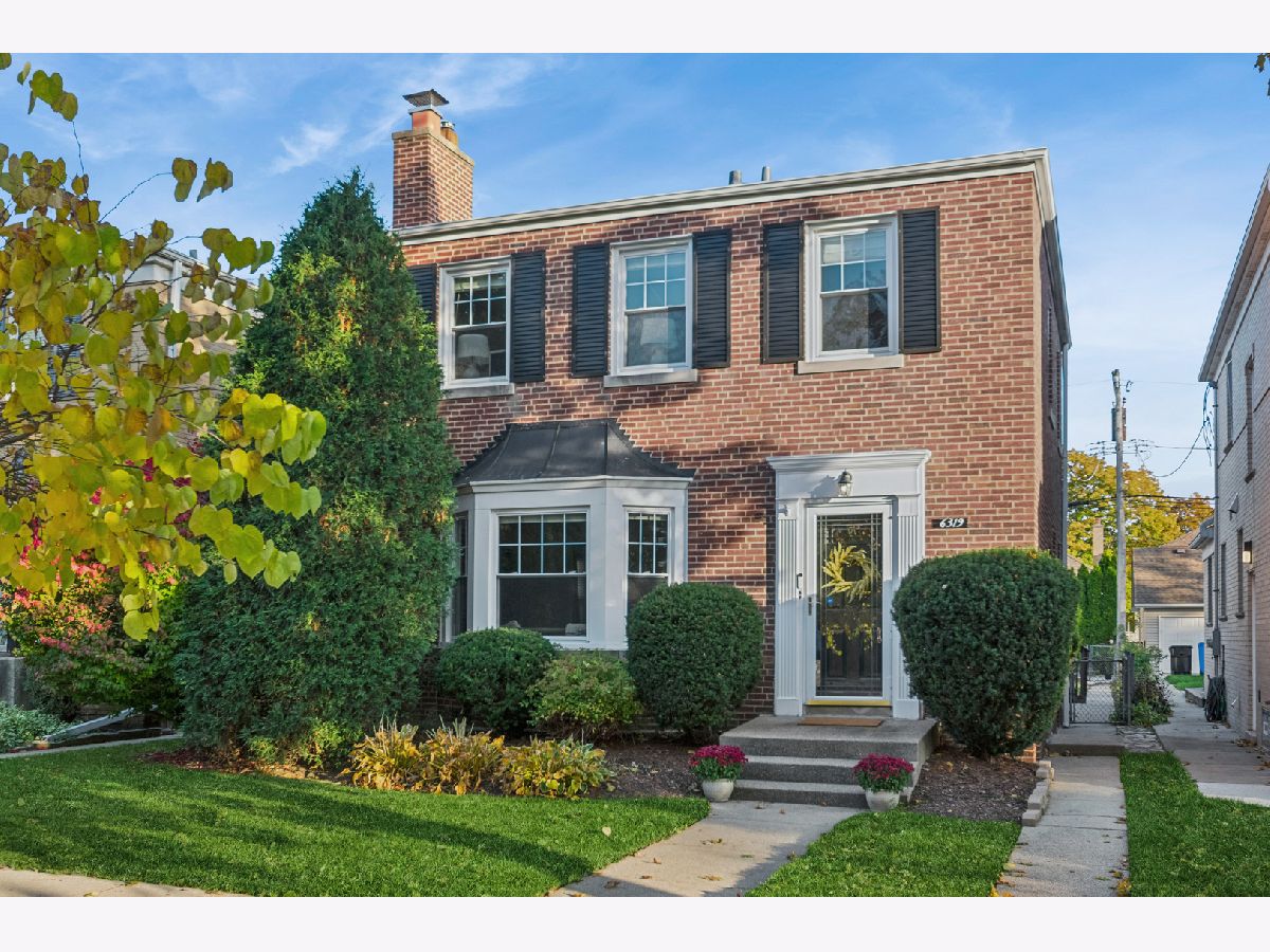 Homes & Condominiums For Sale Edgebrook Chicago Illinois, 6319 Le Mai Avenue