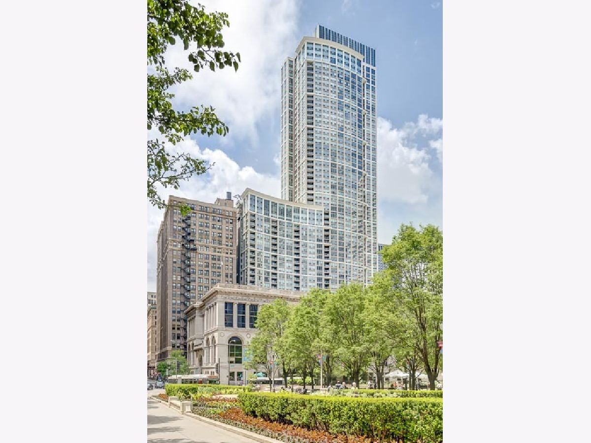 Condominiums For Sale Heritage At Millennium Park Chicago Illinois, 130 Garland Court