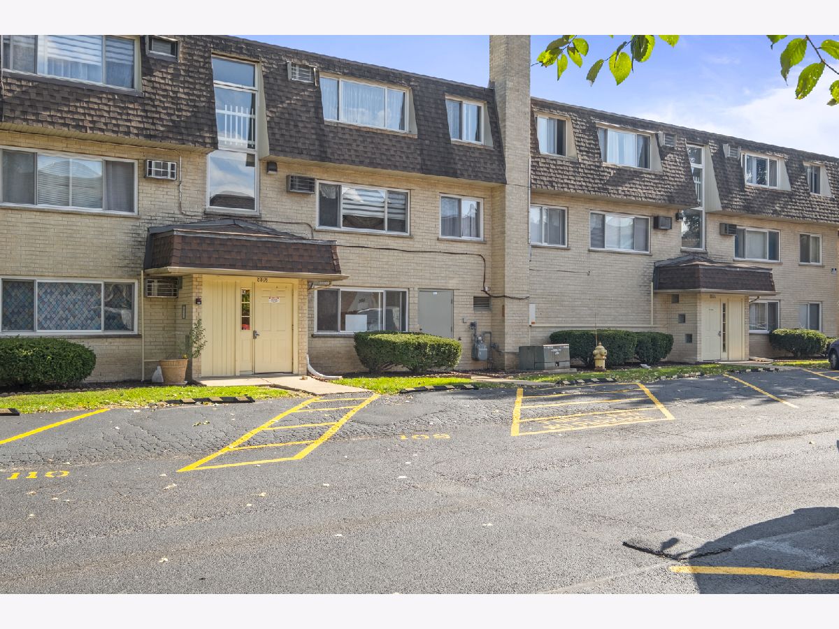  For Sale Des Plaines Illinois, 8808 Briar Court