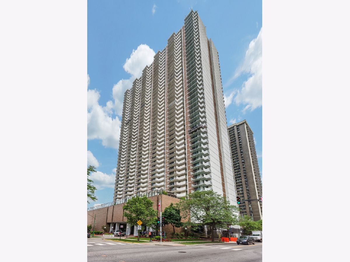  For Sale Chicago Illinois, 6033 Sheridan Road