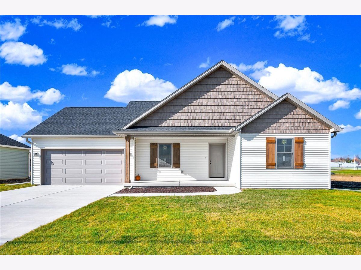  For Sale El Paso Illinois, 180 Oak Street