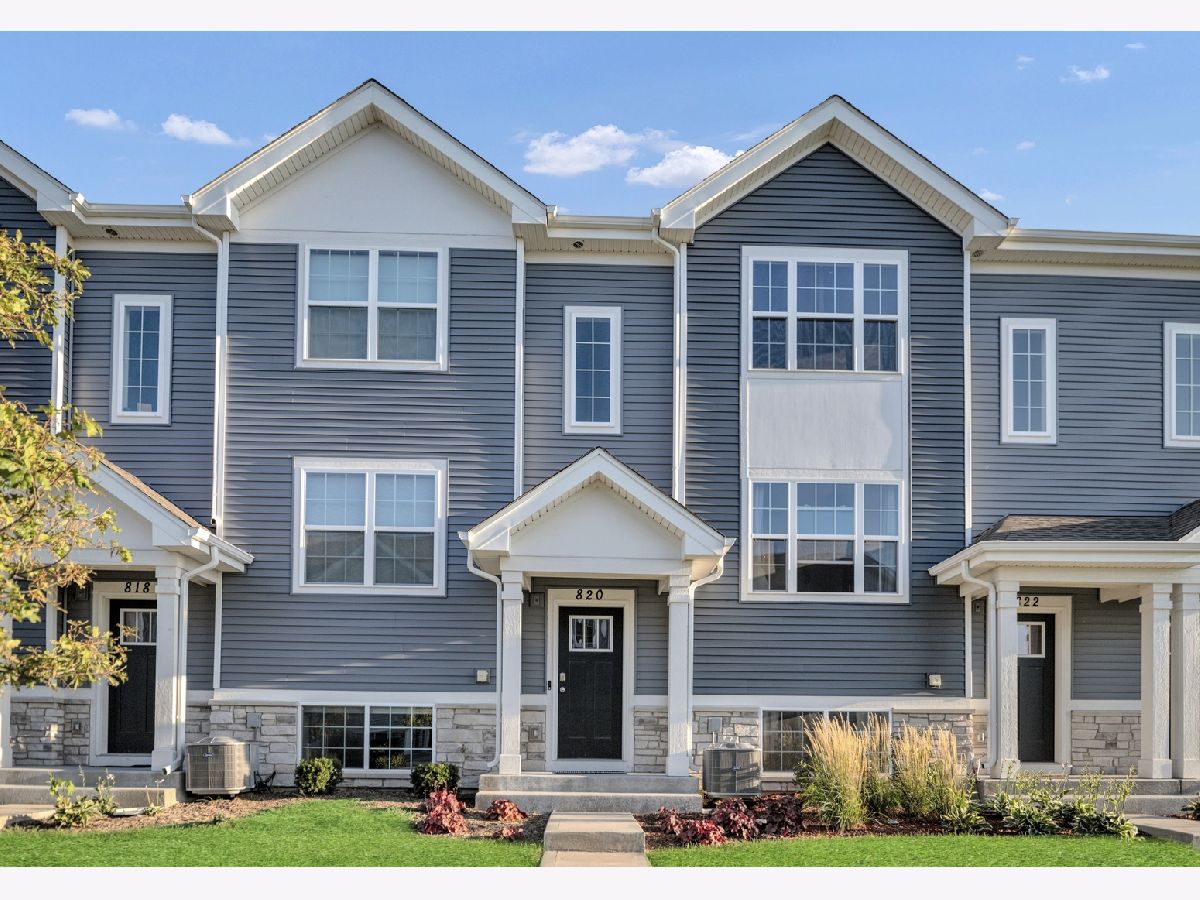  For Sale Hampshire Illinois, 820 Briar Glen Court