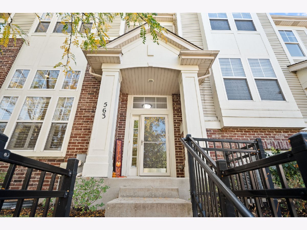 Townhomes & Condos For Sale The Plaza On New York Aurora Illinois, 563 Grosvenor Lane