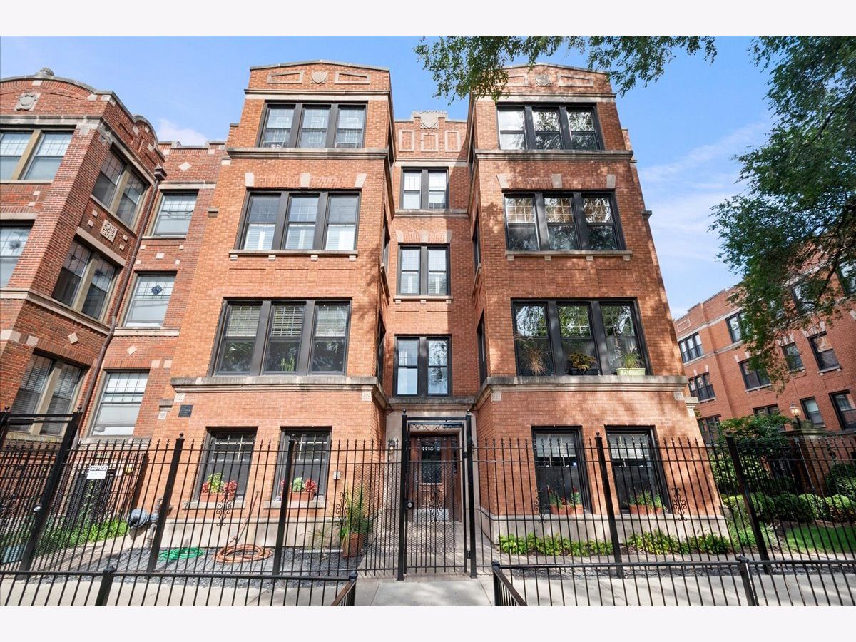  For Sale Chicago Illinois, 1118 Pratt Boulevard