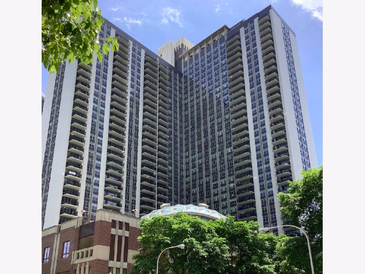 Condos & Townhomes Rented New Eastside Chicago Illinois, 400 Randolph