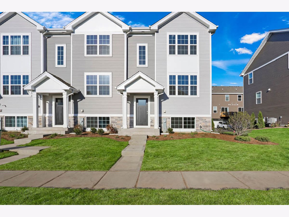  For Sale Hampshire Illinois, 895 Briar Glen Court