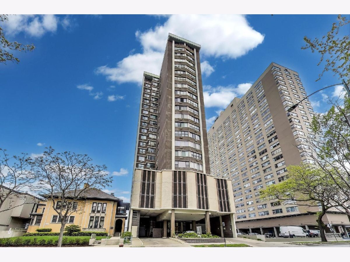  For Sale Chicago Illinois, 6325 Sheridan Road