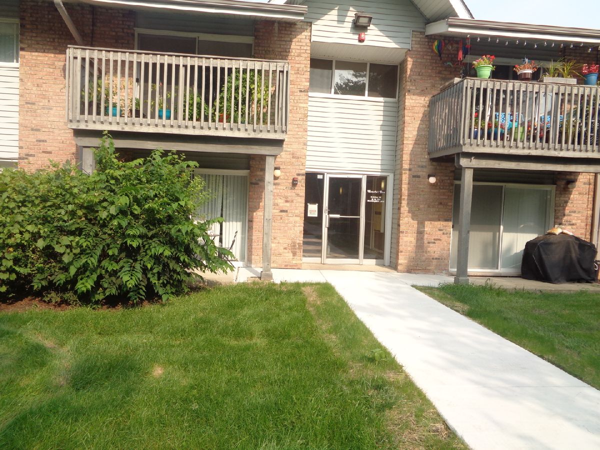  For Rent Willowbrook Illinois, 16W585 Mockingbird