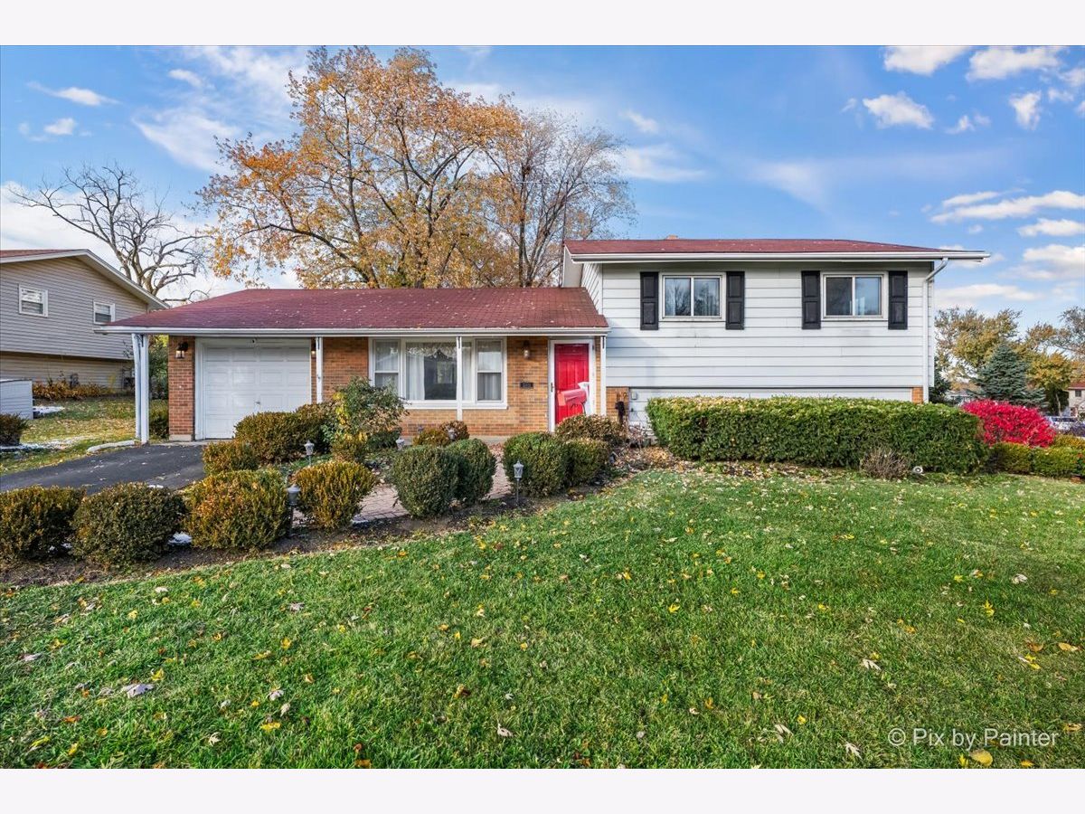 Homes & Condominiums For Sale Highlands Hoffman Estates Illinois, 500 Colgate Court