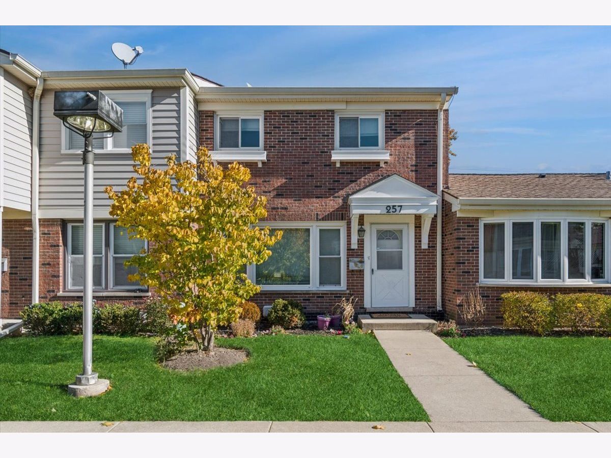  For Sale Wood Dale Illinois, 257 Bay Street