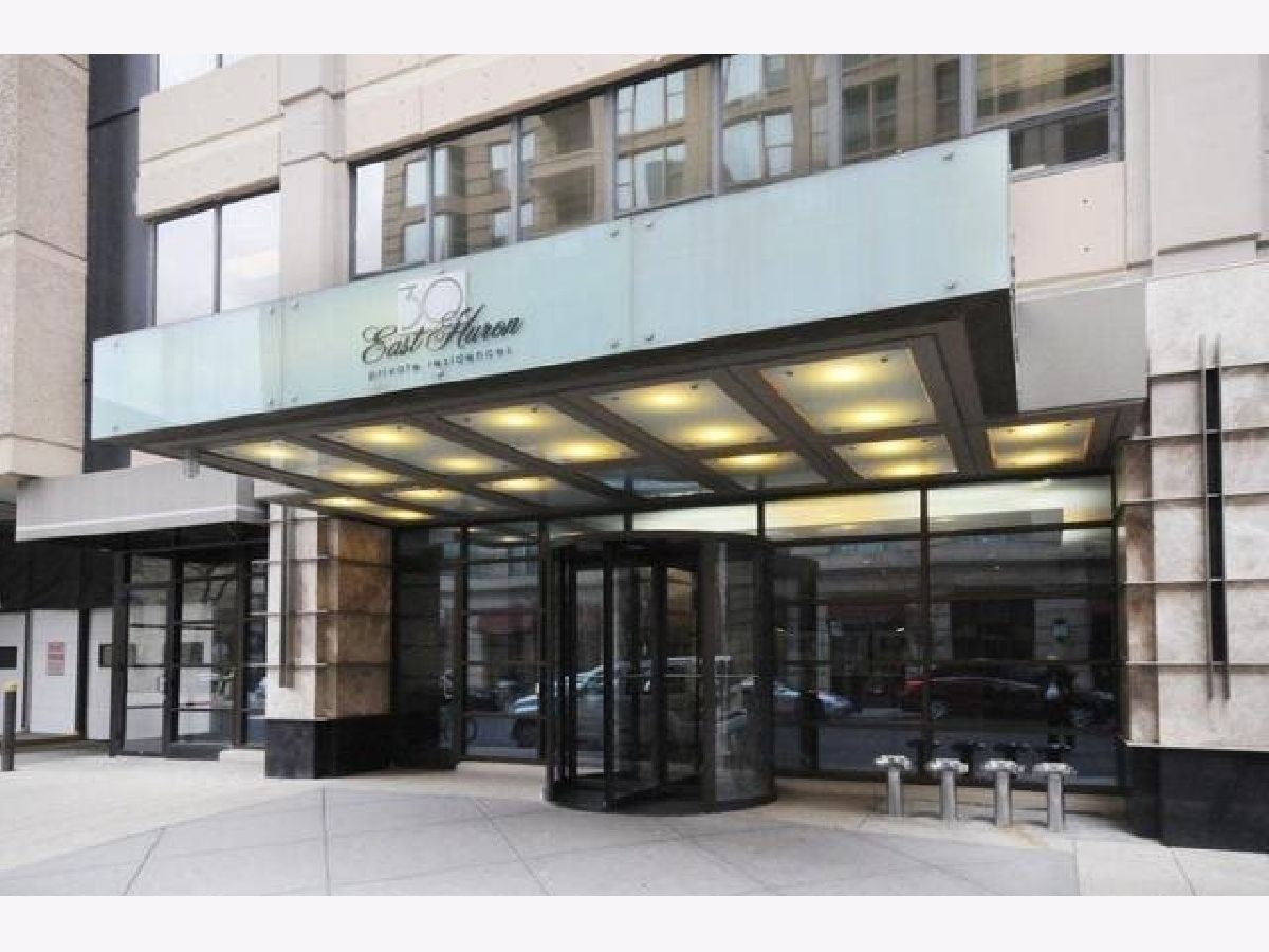 Condominiums For Rent 30 E Huron Chicago Illinois, 30 Huron