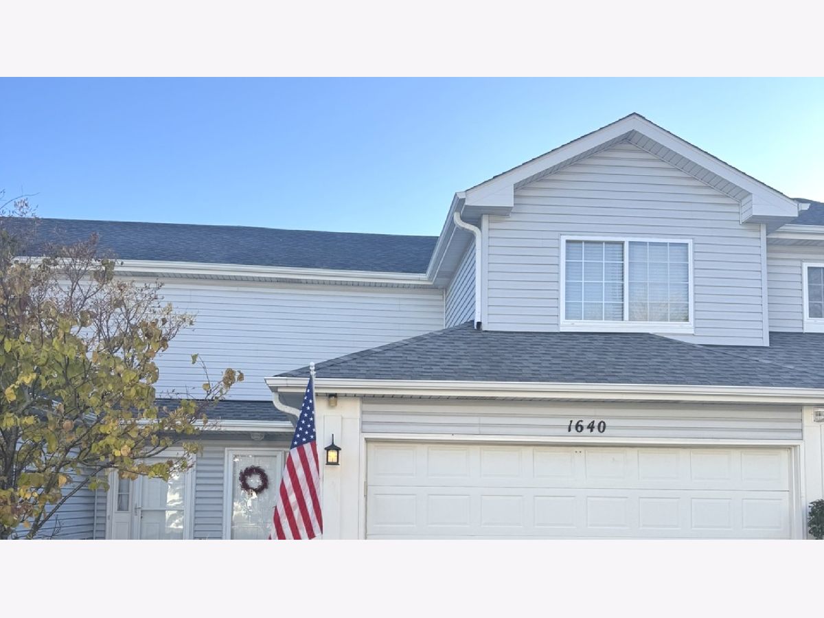 Townhomes & Homes For Sale Waterford Oaks North Aurora Illinois, 1640 Abington Lane