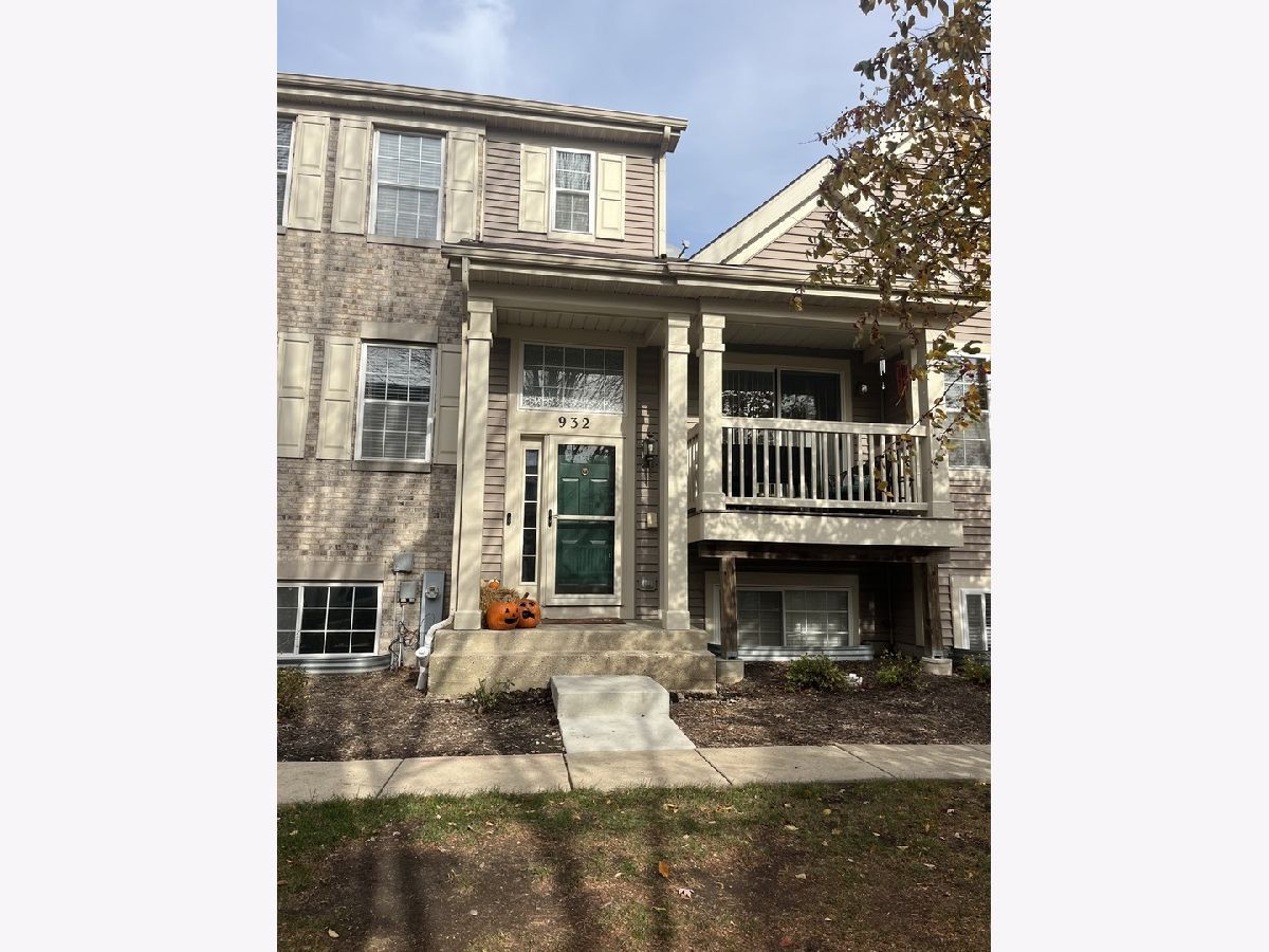  For Sale Pingree Grove Illinois, 932 Clover Lane