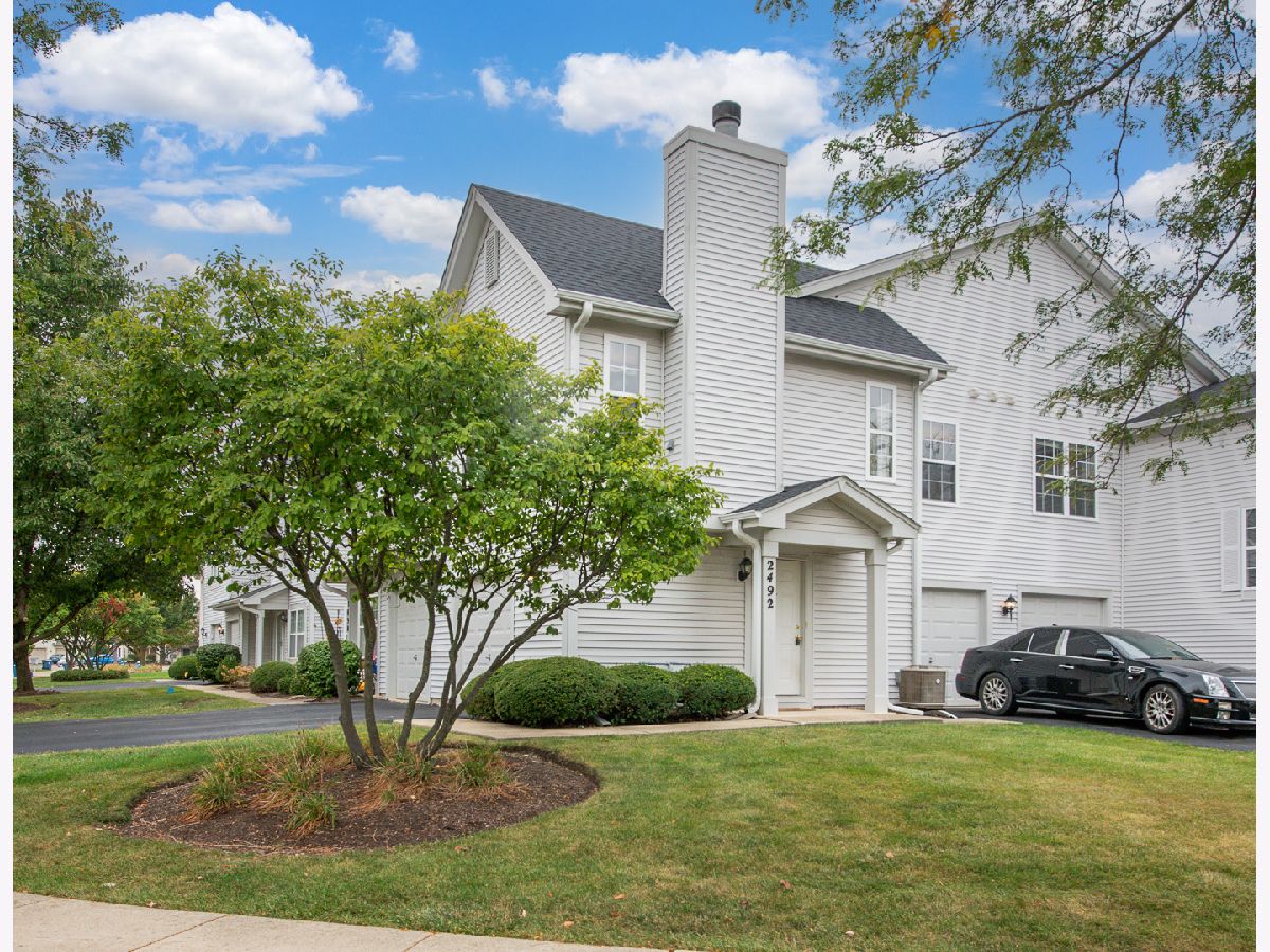 Homes & Townhomes & Condos For Rent Lakewood Valley Aurora Illinois, 2492 Dickens