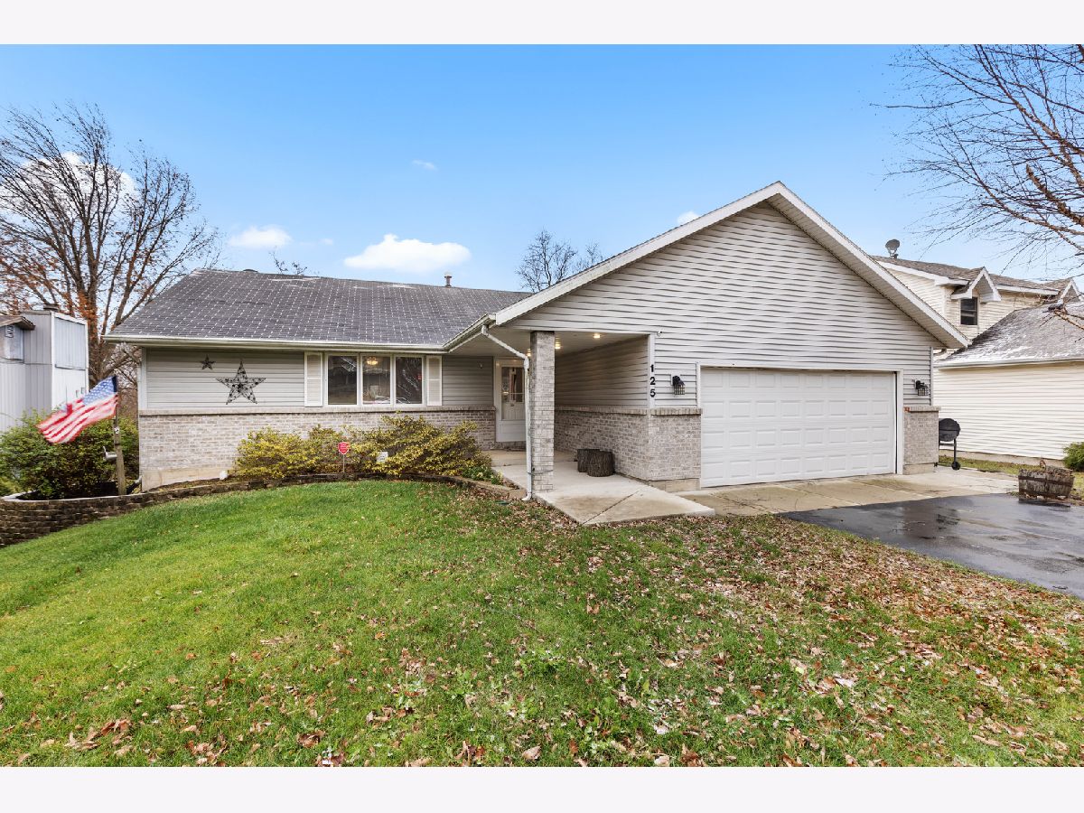  For Sale Poplar Grove Illinois, 125 Heath Cliff Drive