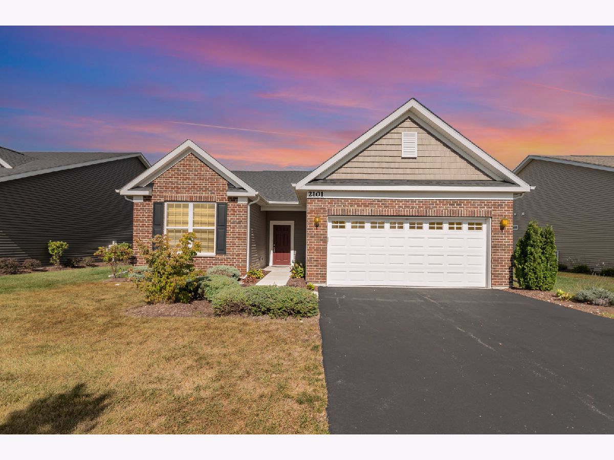  For Sale Bolingbrook Illinois, 2101 Samantha Joy Lane