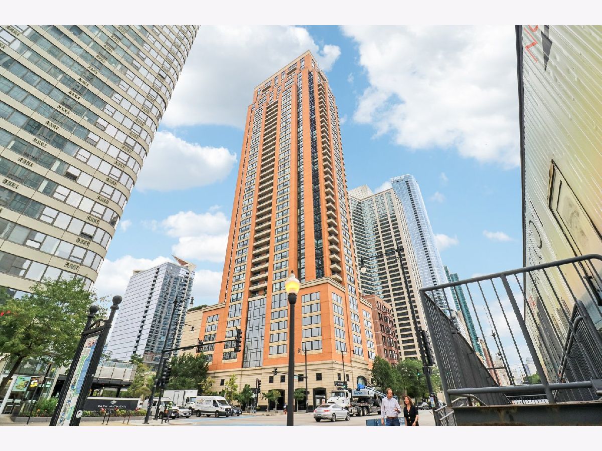 Condominiums For Rent The Columbian Chicago Illinois, 1160 Michigan