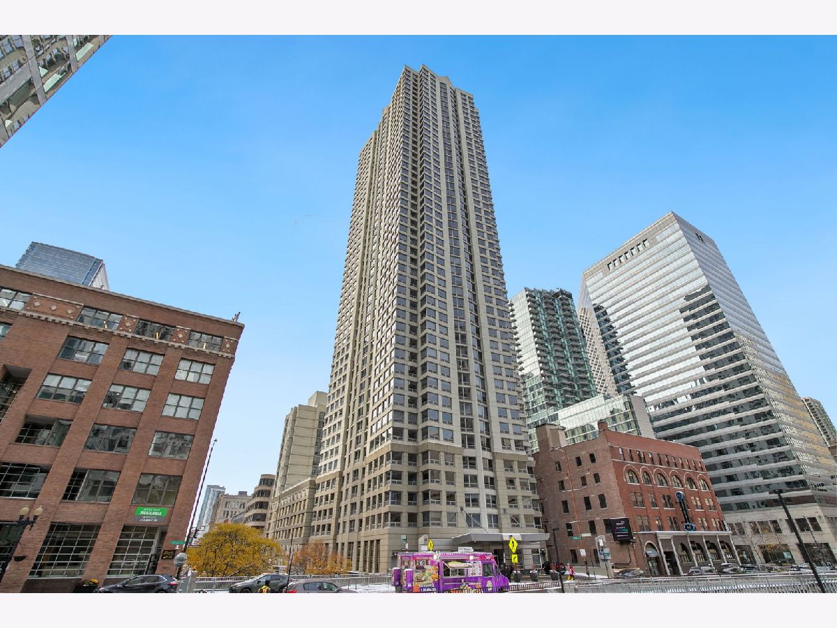 Condominiums For Sale Plaza 440 Private Residences Chicago Illinois, 440 Wabash Avenue