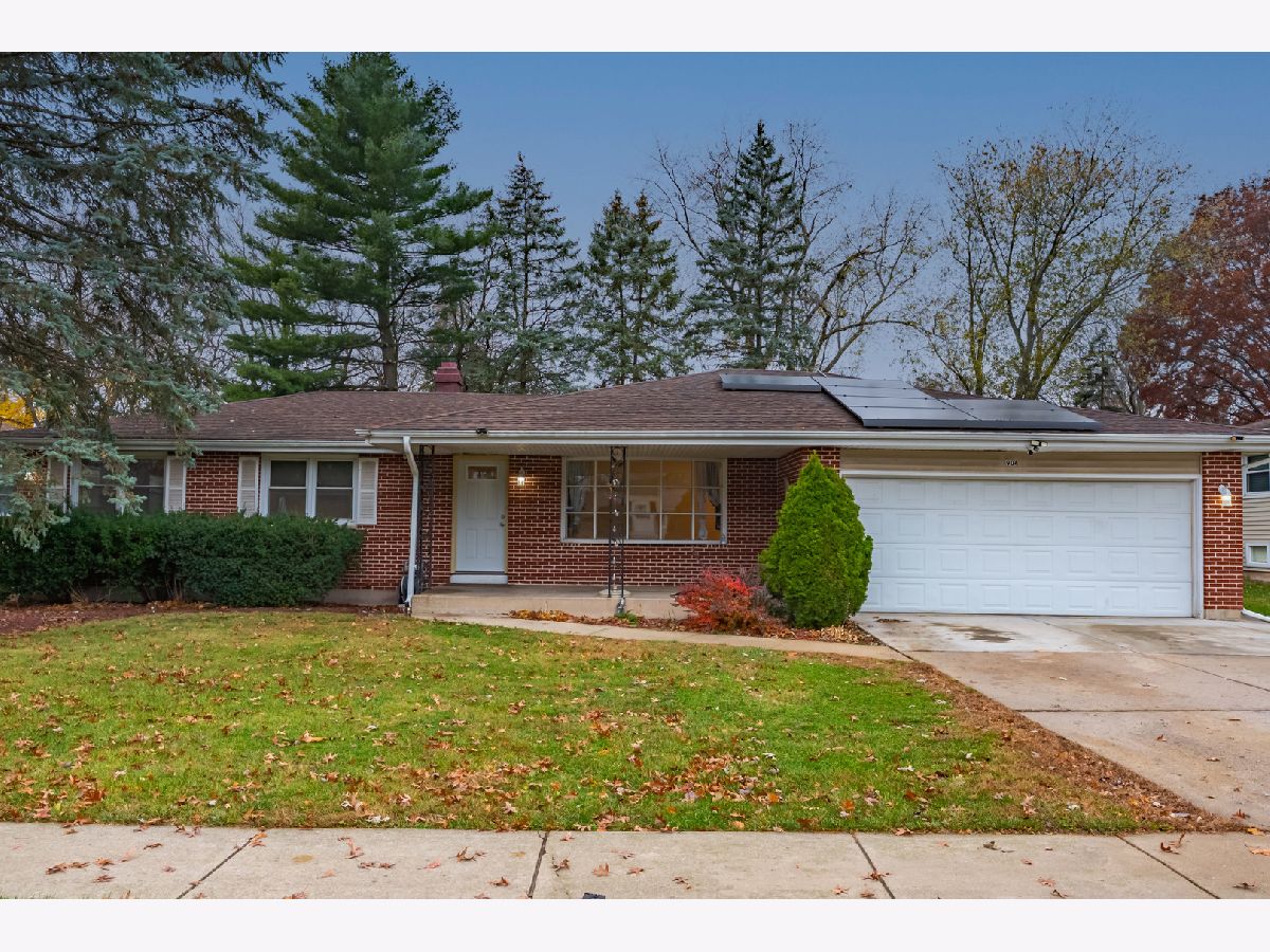  For Sale Elgin Illinois, 904 Chippewa Drive