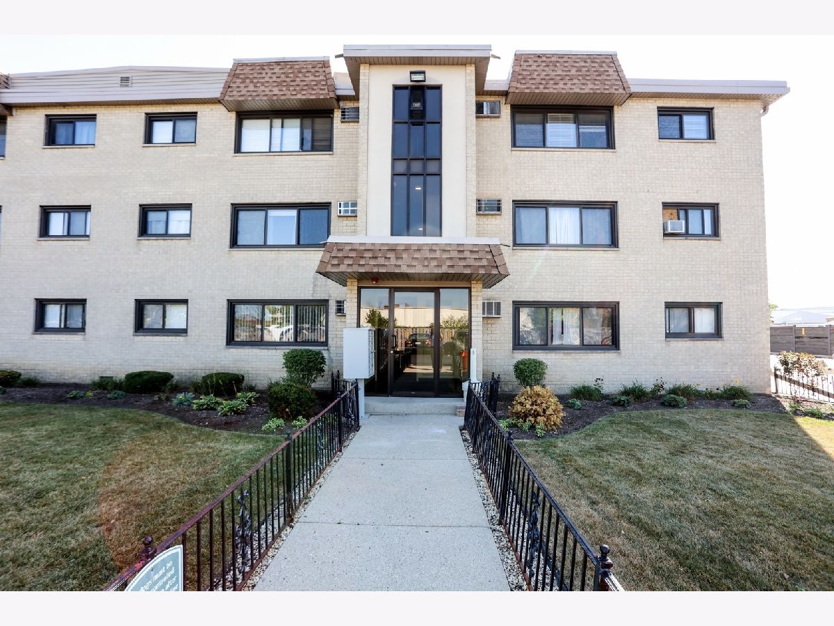  Rented Des Plaines Illinois, 9629 Brandy