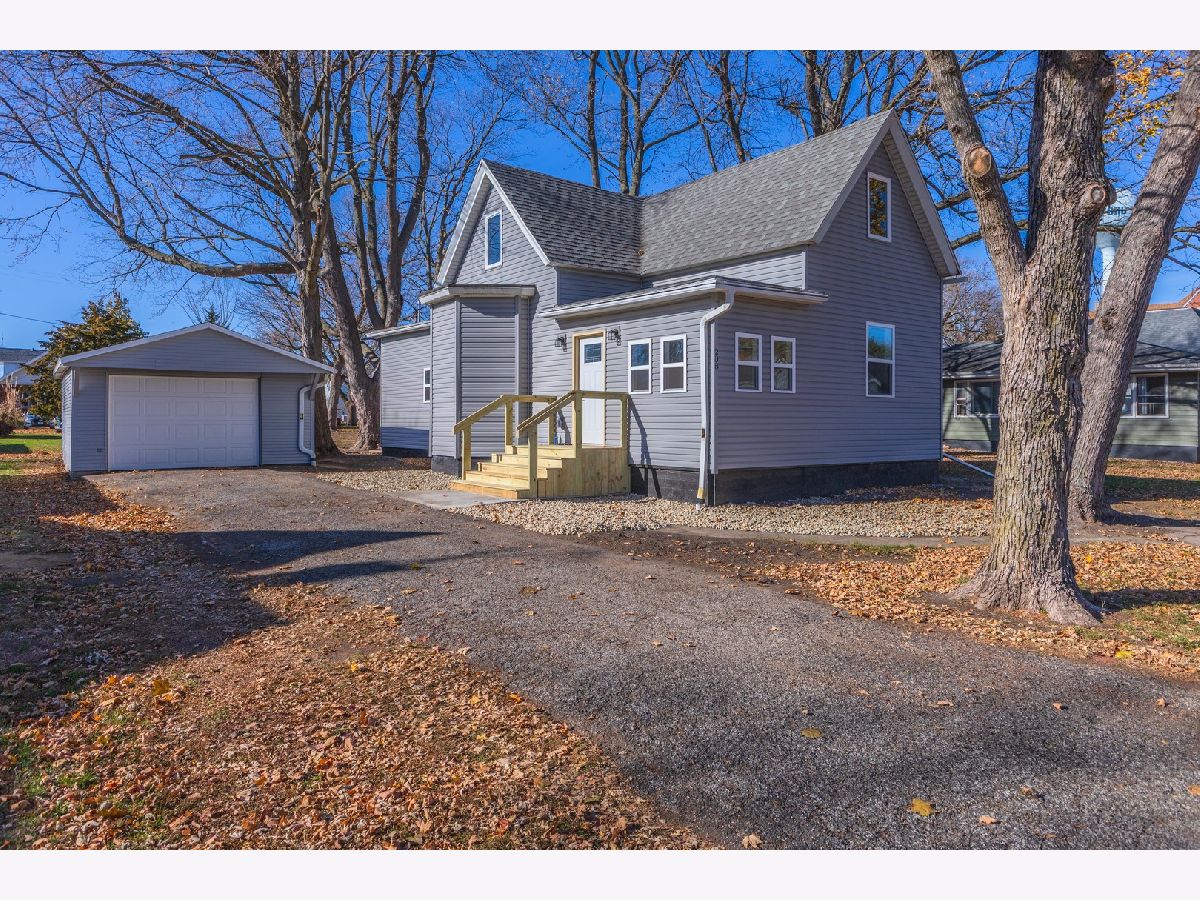  For Sale Stanford Illinois, 208 Division Street