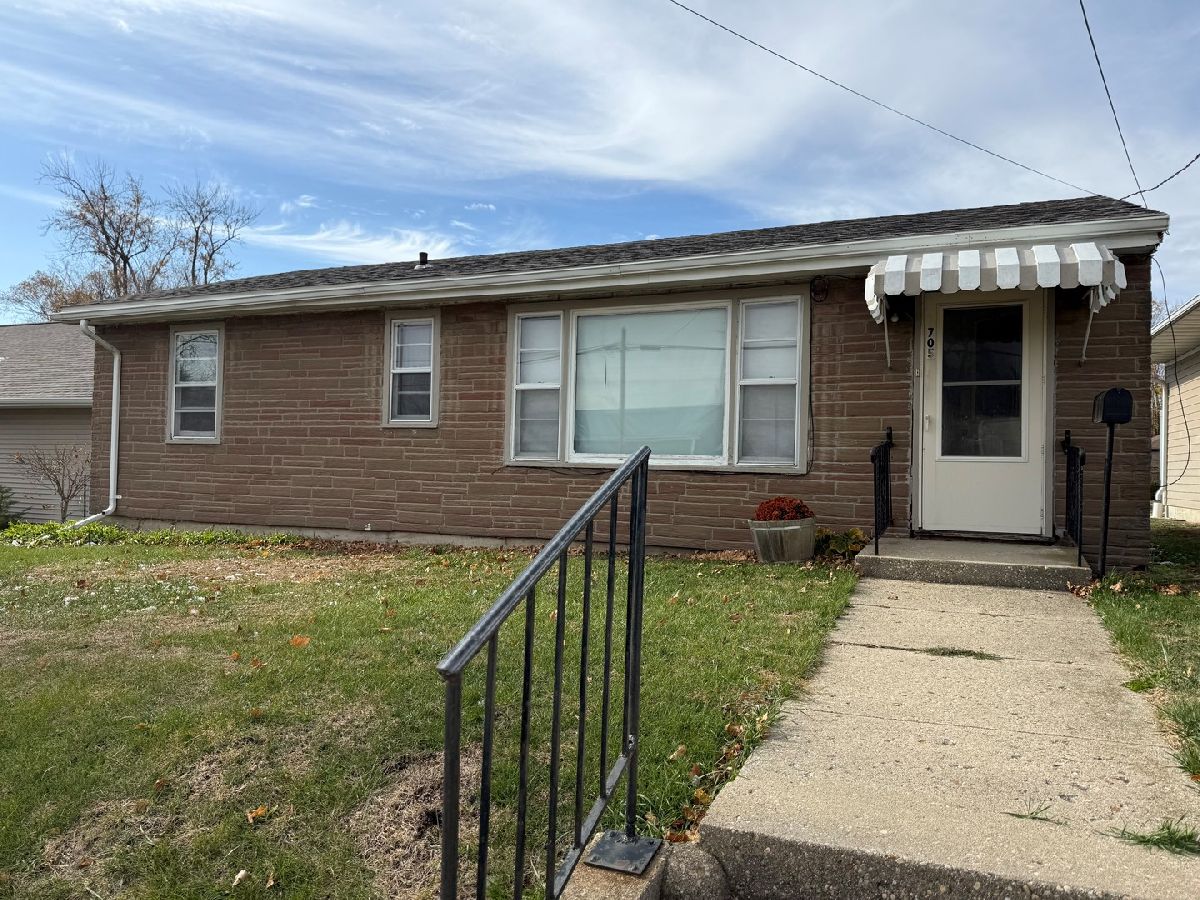  For Sale Polo Illinois, 705 Division Avenue