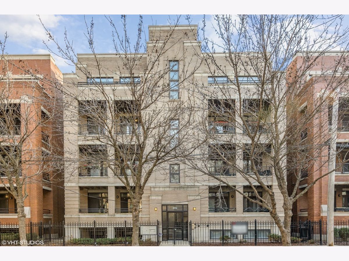 Condominiums For Sale Marquette Row Chicago Illinois, 685 Peoria Street
