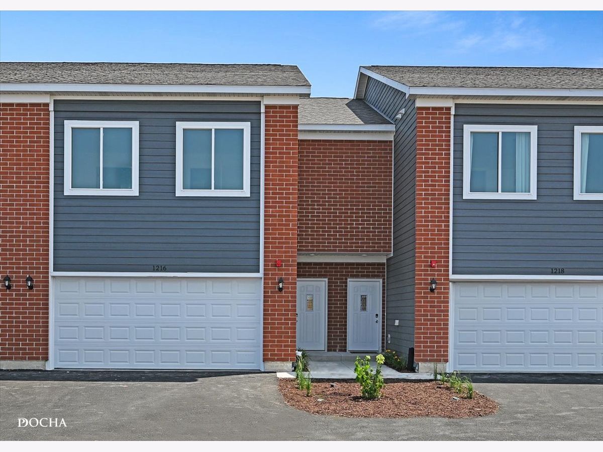 Condos & Townhomes For Sale Townes Of Kendall Market Place Yorkville Illinois, 1216 Gillespie Lane