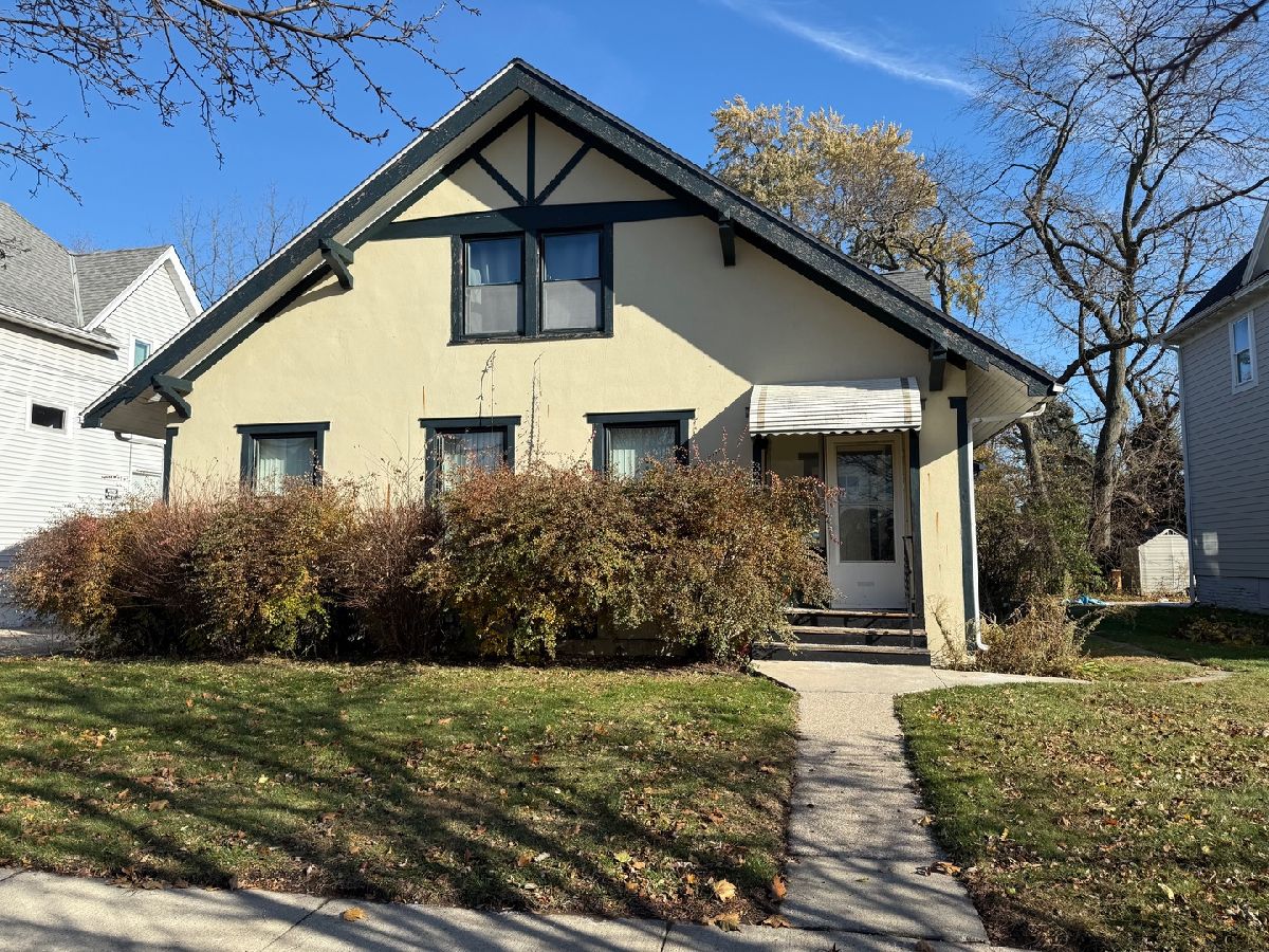  Rented Waukegan Illinois, 323 West