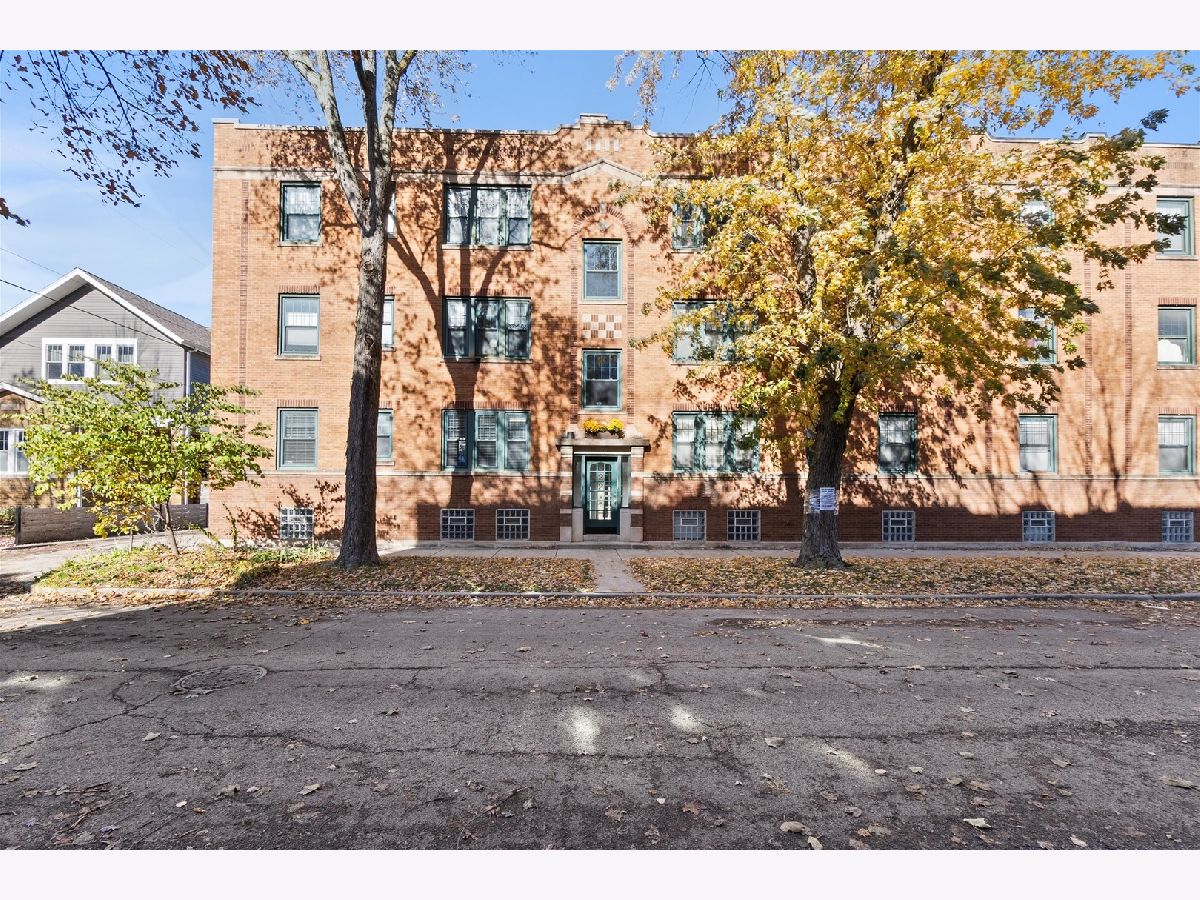  Rented Chicago Illinois, 2210 Carmen