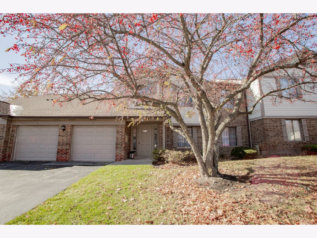 Townhomes & Condos For Sale Pheasant Trail Arlington Heights Illinois