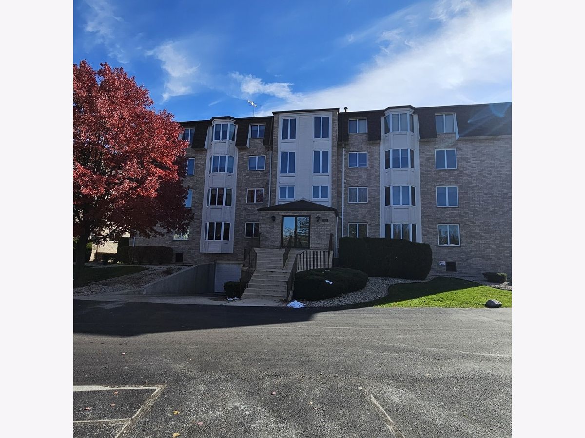Condominiums For Sale Lakeview Club Lansing Illinois, 3620 186th Street