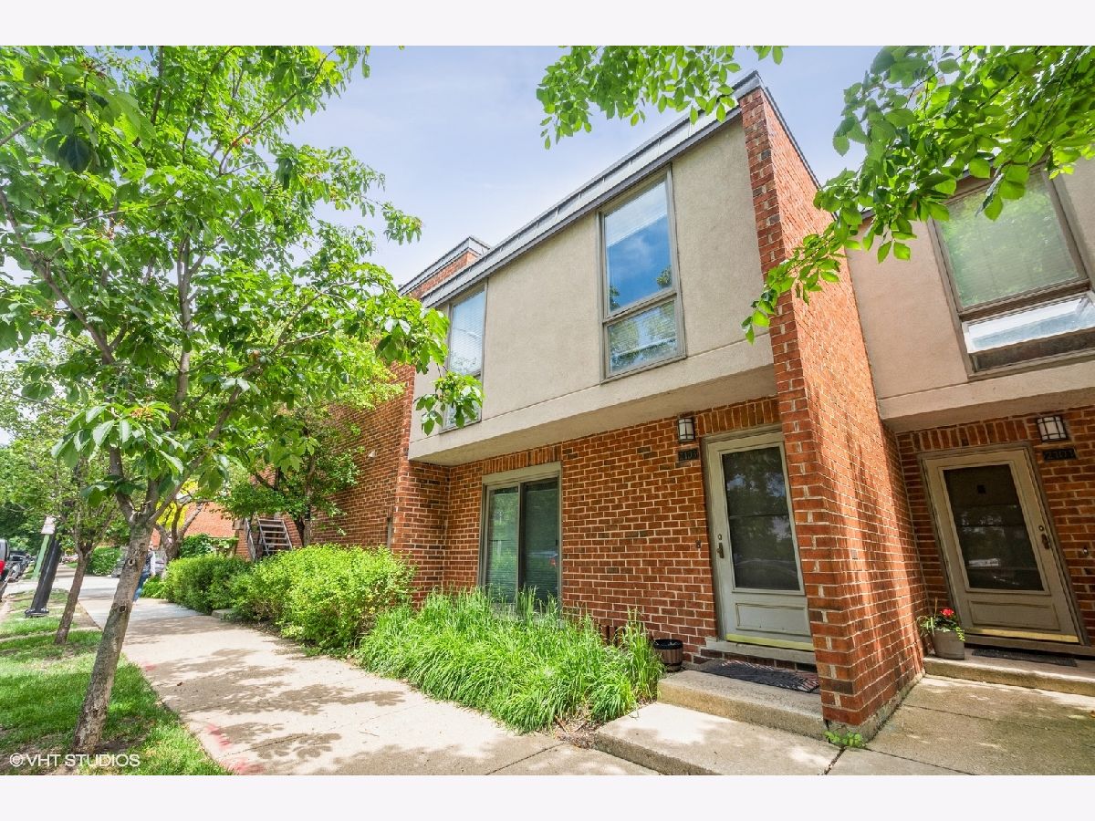  Rented Chicago Illinois, 2103 Larrabee