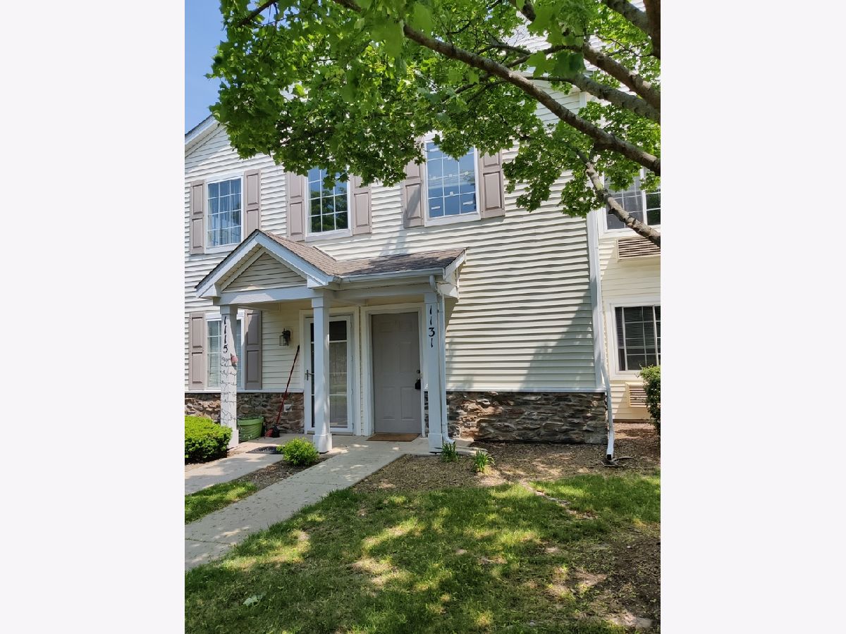 Townhomes & Condos For Rent Silverstone Lake Carpentersville Illinois, 1131 Silverstone